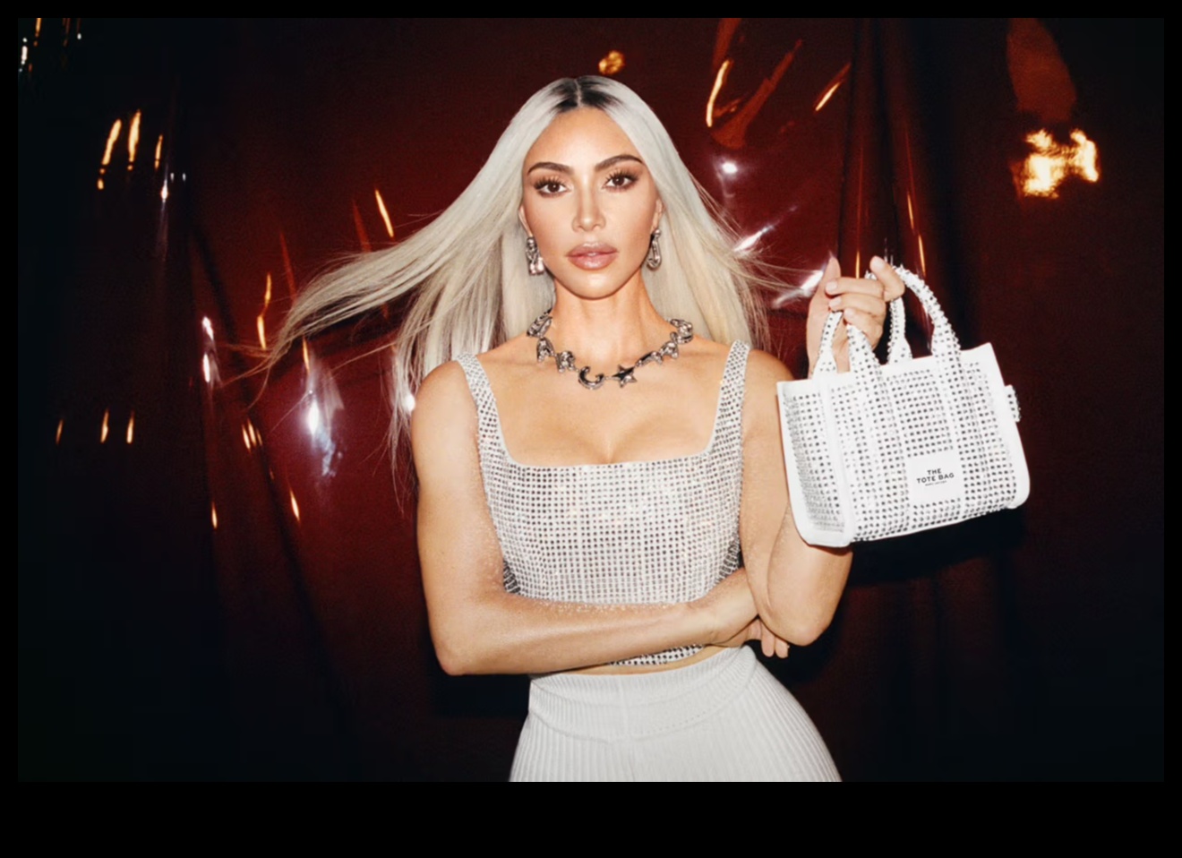 Glamour Glimpses: Διαχρονική μόδα που συλλαμβάνεται μέσω της ακρίβειας