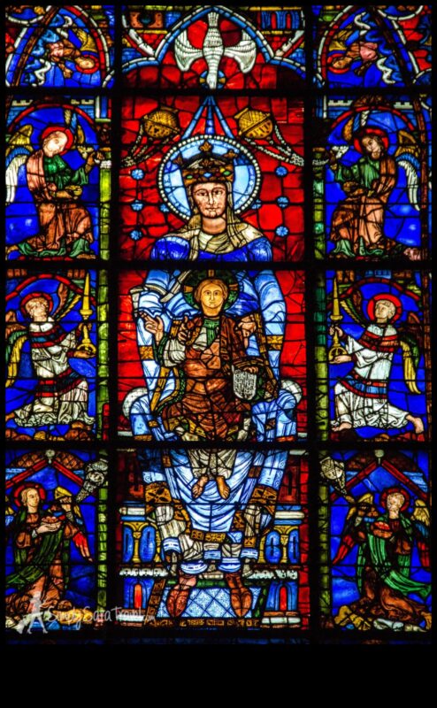 Παναγία στο Vitrail: Η Θεοτόκος σε γοτθικό βιτρό