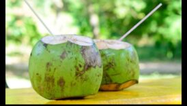 Morning Bliss: Ενισχύστε την ημέρα σας με γουλιές καθαρού νερού καρύδας